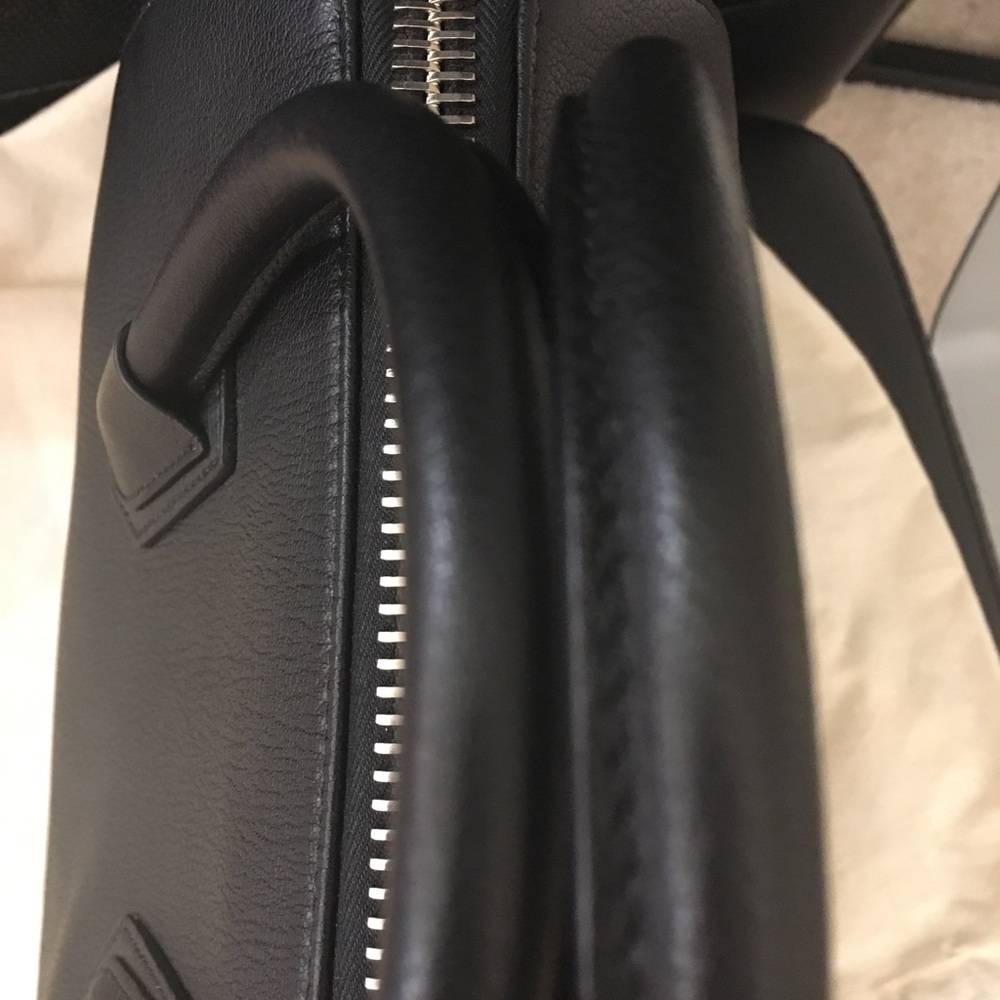 Givenchy Medium Antigona Duffel - Picture 5 of 7